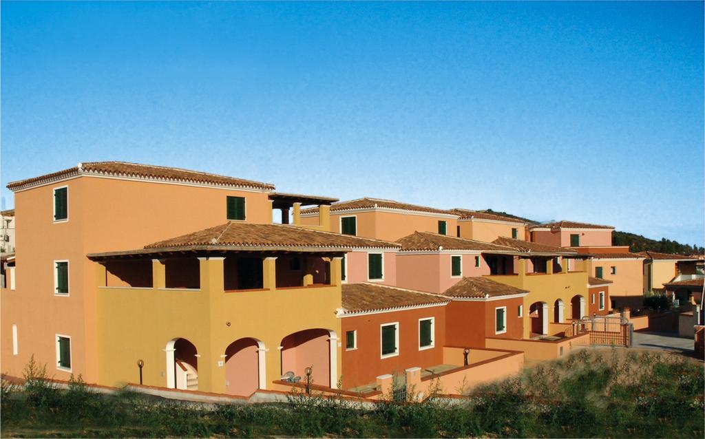 Appartamenti Le Ginestre E Gli Oleandri Cala Liberotto Exteriör bild